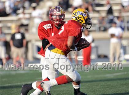 Thumbnail 3 in 605 All-Star Football Classic (East vs. West) photogallery.
