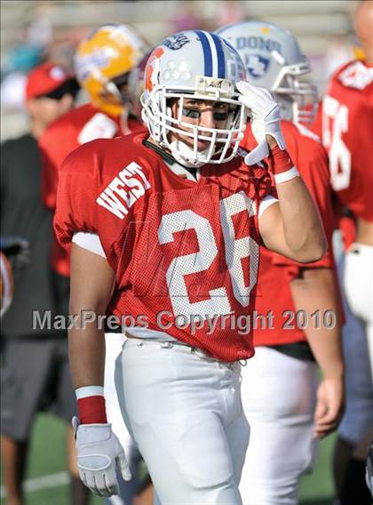 Thumbnail 2 in 605 All-Star Football Classic (East vs. West) photogallery.