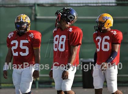 Thumbnail 2 in 605 All-Star Football Classic (East vs. West) photogallery.