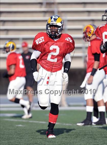 Thumbnail 3 in 605 All-Star Football Classic (East vs. West) photogallery.