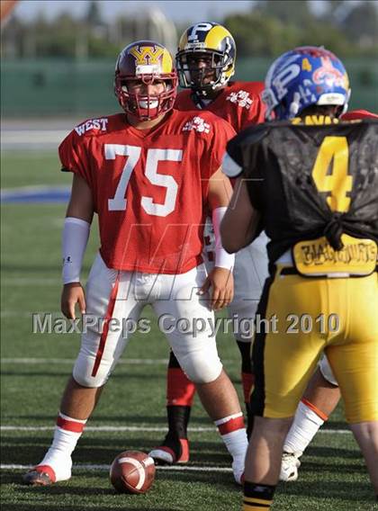 Thumbnail 2 in 605 All-Star Football Classic (East vs. West) photogallery.