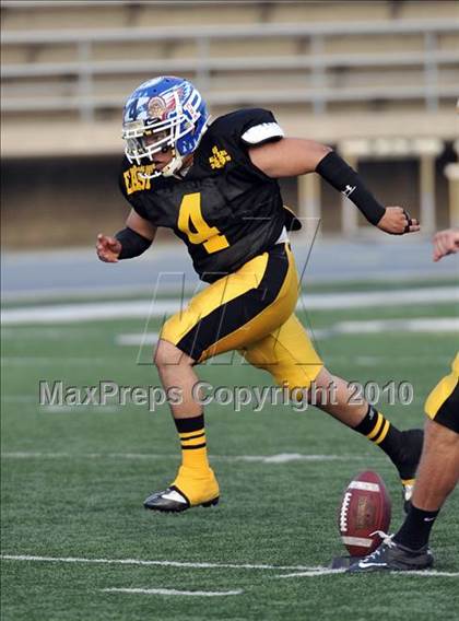 Thumbnail 3 in 605 All-Star Football Classic (East vs. West) photogallery.
