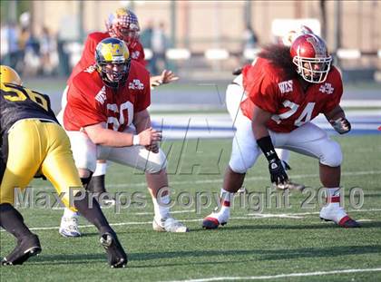 Thumbnail 3 in 605 All-Star Football Classic (East vs. West) photogallery.