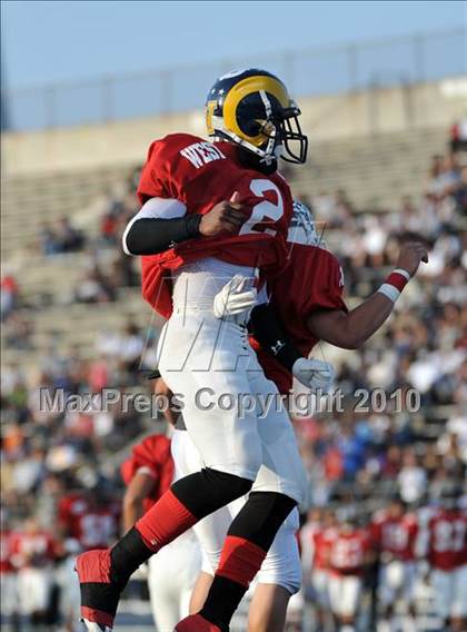 Thumbnail 3 in 605 All-Star Football Classic (East vs. West) photogallery.