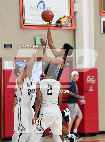 Thumbnail 3 in Moreau Catholic vs. Basha (Hoophall West Invitational) photogallery.