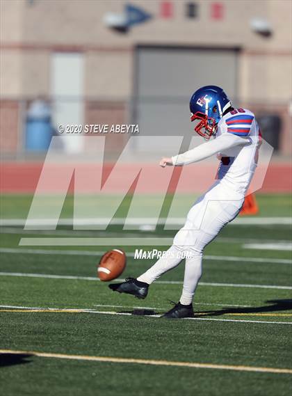 Thumbnail 2 in Ponderosa v Fountain-Fort Carson (CHSAA 4A First Round Playoff) photogallery.