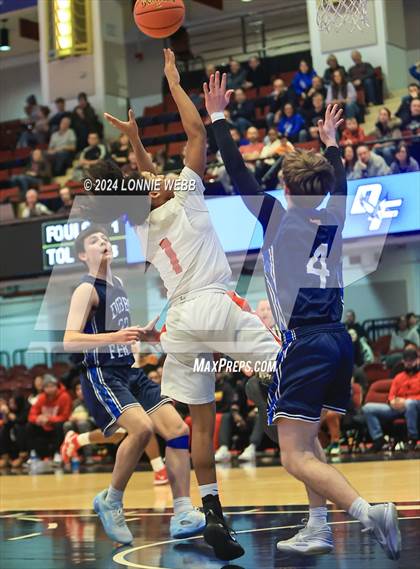 Thumbnail 1 in Alexander Hamilton vs. Dobbs Ferry (NYSPHSAA Section 1 Class B Semifinal) photogallery.