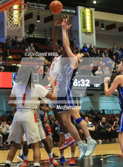 Thumbnail 1 in Alexander Hamilton vs. Dobbs Ferry (NYSPHSAA Section 1 Class B Semifinal) photogallery.