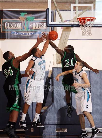 Thumbnail 2 in Sheldon vs Kentwood (Mission Prep Christmas Classic) photogallery.