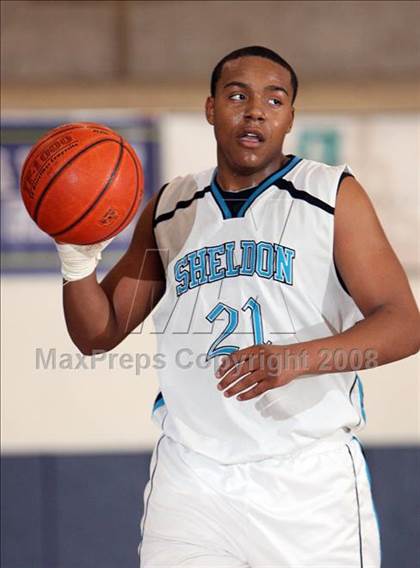 Thumbnail 2 in Sheldon vs Kentwood (Mission Prep Christmas Classic) photogallery.