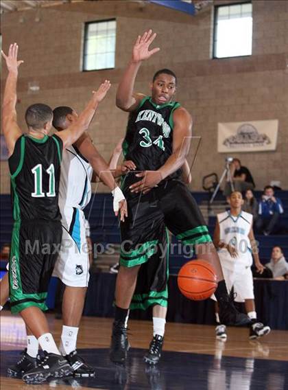 Thumbnail 2 in Sheldon vs Kentwood (Mission Prep Christmas Classic) photogallery.