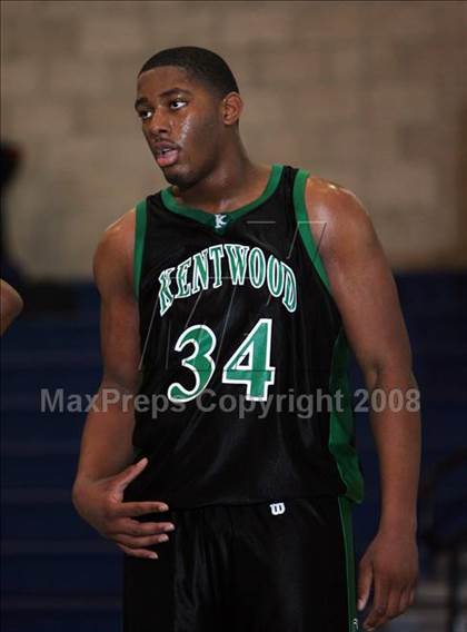 Thumbnail 1 in Sheldon vs Kentwood (Mission Prep Christmas Classic) photogallery.
