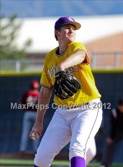 Thumbnail 1 in Alemany @ Valencia photogallery.