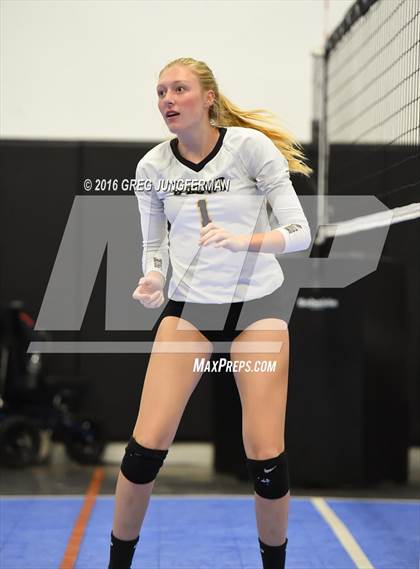 Thumbnail 1 in Bishop O'Dowd vs. Mills photogallery.