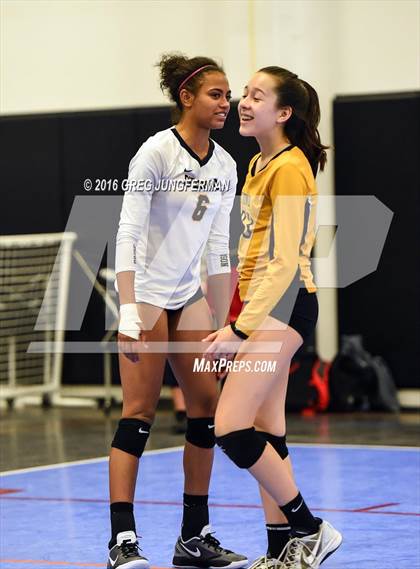 Thumbnail 3 in Bishop O'Dowd vs. Mills photogallery.