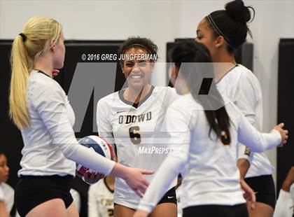 Thumbnail 3 in Bishop O'Dowd vs. Mills photogallery.