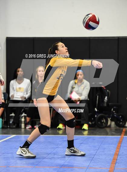 Thumbnail 2 in Bishop O'Dowd vs. Mills photogallery.