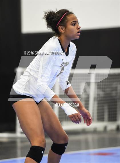 Thumbnail 1 in Bishop O'Dowd vs. Mills photogallery.
