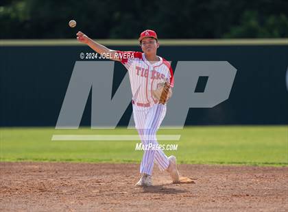 Thumbnail 3 in Seven Lakes @ Katy photogallery.