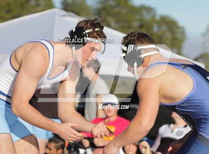 Thumbnail 1 in Under the Lights Dual @ Central photogallery.