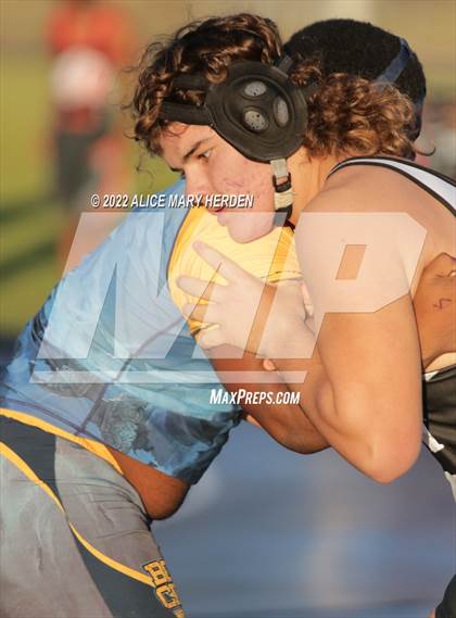 Thumbnail 3 in Under the Lights Dual @ Central photogallery.