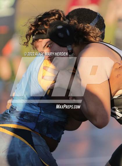 Thumbnail 2 in Under the Lights Dual @ Central photogallery.