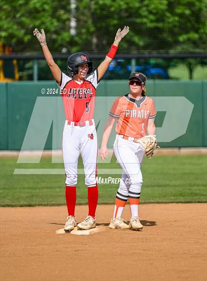 Thumbnail 3 in Wheelersburg vs. South Webster (OHSAA DIV III Region 11 Regional Final) photogallery.