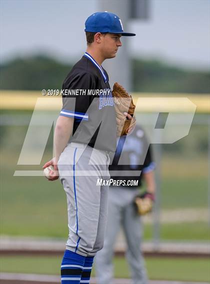 Thumbnail 3 in Italy vs Bosqueville (UIL 2A Area Playoff) photogallery.