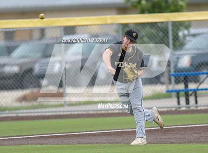Thumbnail 3 in Italy vs Bosqueville (UIL 2A Area Playoff) photogallery.
