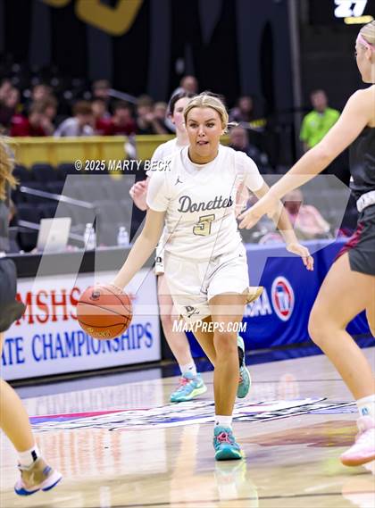 Thumbnail 1 in Doniphan vs Benton (MSHSAA Class 4 Championship) photogallery.