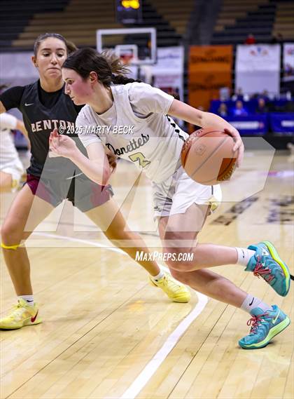 Thumbnail 2 in Doniphan vs Benton (MSHSAA Class 4 Championship) photogallery.