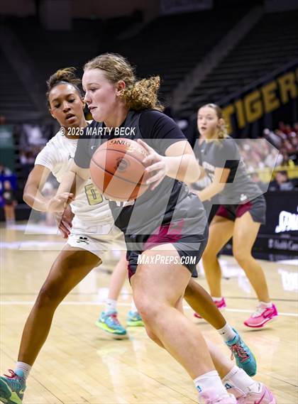 Thumbnail 2 in Doniphan vs Benton (MSHSAA Class 4 Championship) photogallery.