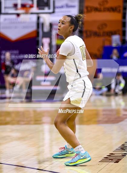 Thumbnail 1 in Doniphan vs Benton (MSHSAA Class 4 Championship) photogallery.