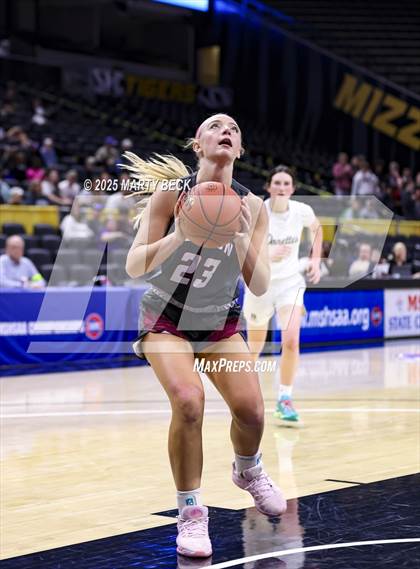 Thumbnail 3 in Doniphan vs Benton (MSHSAA Class 4 Championship) photogallery.