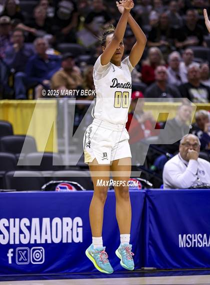 Thumbnail 2 in Doniphan vs Benton (MSHSAA Class 4 Championship) photogallery.