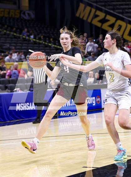 Thumbnail 3 in Doniphan vs Benton (MSHSAA Class 4 Championship) photogallery.
