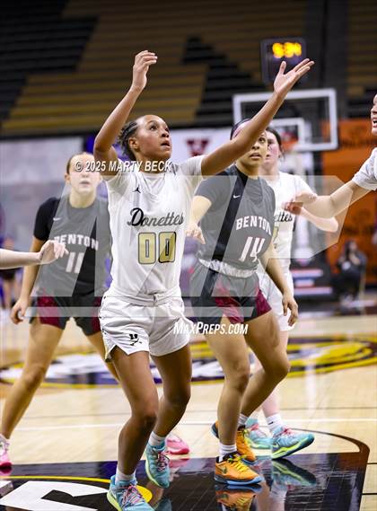 Thumbnail 1 in Doniphan vs Benton (MSHSAA Class 4 Championship) photogallery.