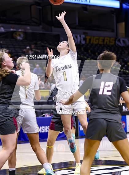 Thumbnail 2 in Doniphan vs Benton (MSHSAA Class 4 Championship) photogallery.