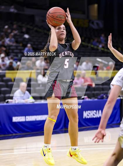 Thumbnail 3 in Doniphan vs Benton (MSHSAA Class 4 Championship) photogallery.