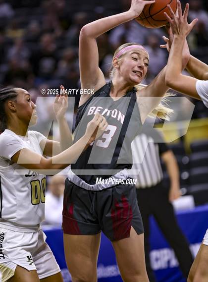 Thumbnail 3 in Doniphan vs Benton (MSHSAA Class 4 Championship) photogallery.