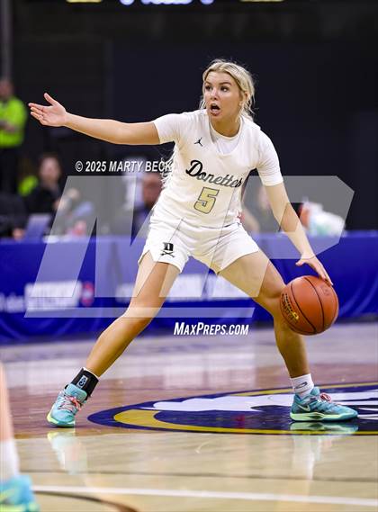 Thumbnail 3 in Doniphan vs Benton (MSHSAA Class 4 Championship) photogallery.