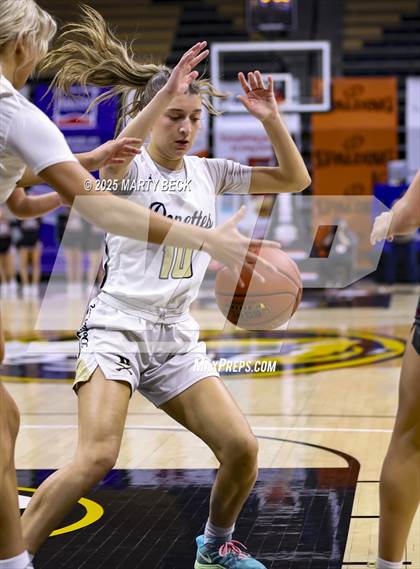 Thumbnail 3 in Doniphan vs Benton (MSHSAA Class 4 Championship) photogallery.