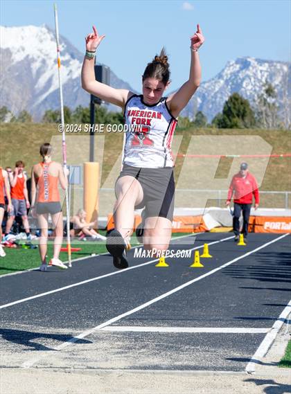 Thumbnail 3 in Skyridge Tri Meet photogallery.