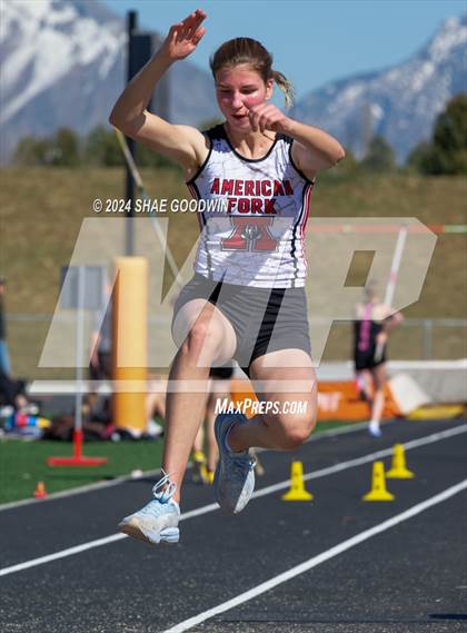 Thumbnail 2 in Skyridge Tri Meet photogallery.