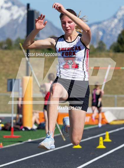 Thumbnail 1 in Skyridge Tri Meet photogallery.