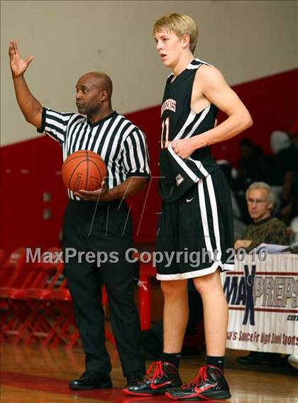 Thumbnail 2 in Harvard-Westlake vs. Lynwood (Pacific Shores Tournament) photogallery.