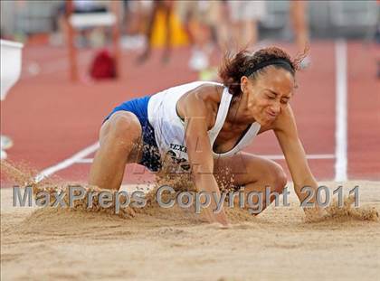 Thumbnail 1 in 84th Clyde Littlefield Texas Relays (Day 1 - Field Events) photogallery.