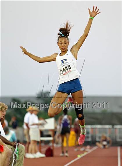 Thumbnail 1 in 84th Clyde Littlefield Texas Relays (Day 1 - Field Events) photogallery.
