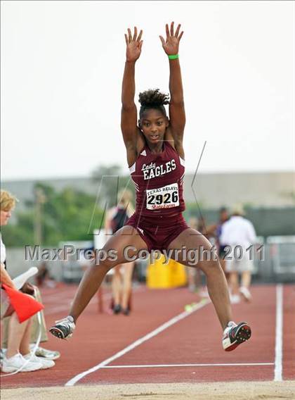 Thumbnail 3 in 84th Clyde Littlefield Texas Relays (Day 1 - Field Events) photogallery.