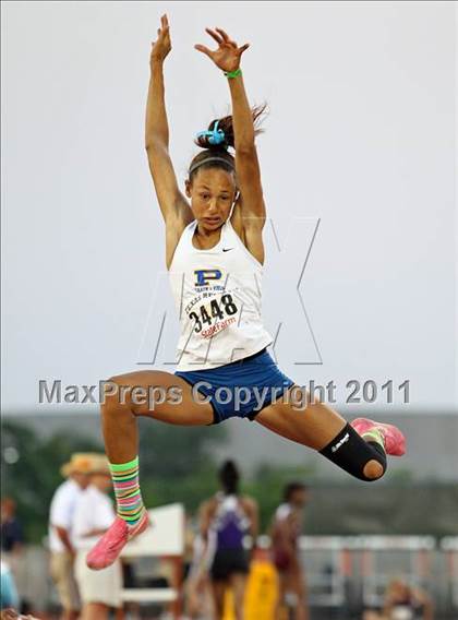 Thumbnail 2 in 84th Clyde Littlefield Texas Relays (Day 1 - Field Events) photogallery.